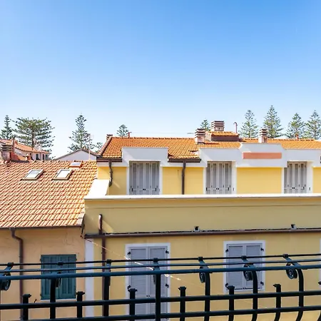 48 - A Few Steps From The Sea - * Bordighera