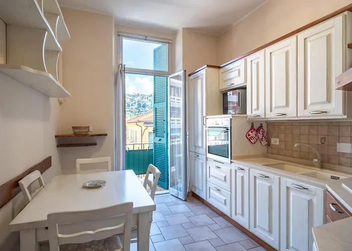 48 - A Few Steps From The Sea - * Bordighera