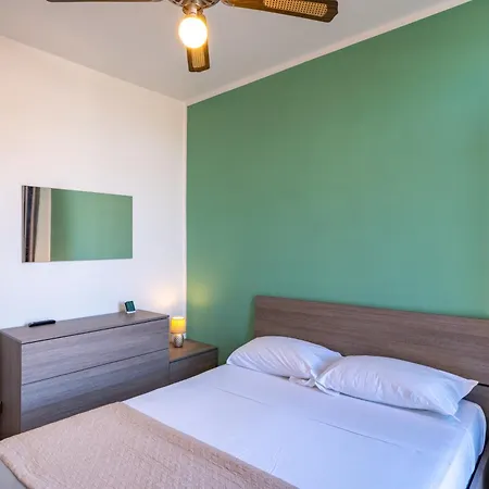 48 - A Few Steps From The Sea -