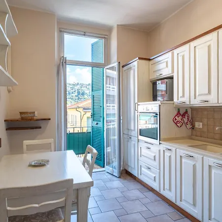 48 - A Few Steps From The Sea - * Bordighera