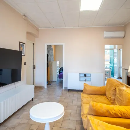 48 - A Few Steps From The Sea -