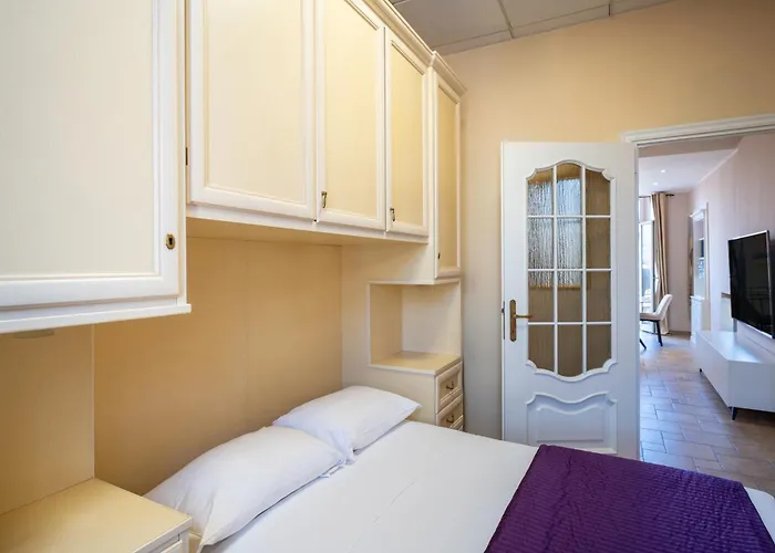 48 - A Few Steps From The Sea -