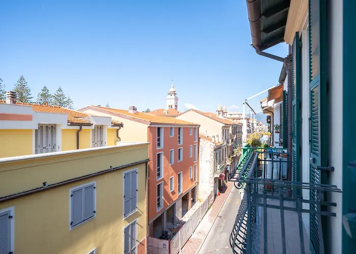 48 - A Few Steps From The Sea - Bordighera