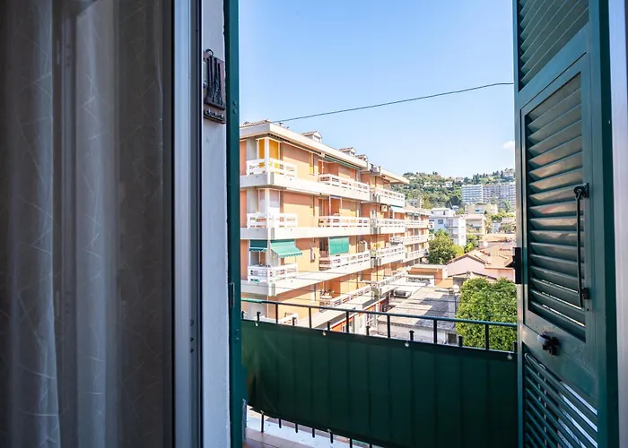 48 - A Few Steps From The Sea - Bordighera