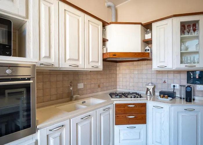 48 - A Few Steps From The Sea - بورديغيرا