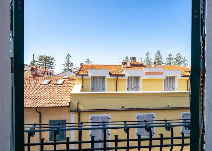 48 - A Few Steps From The Sea - * Bordighera